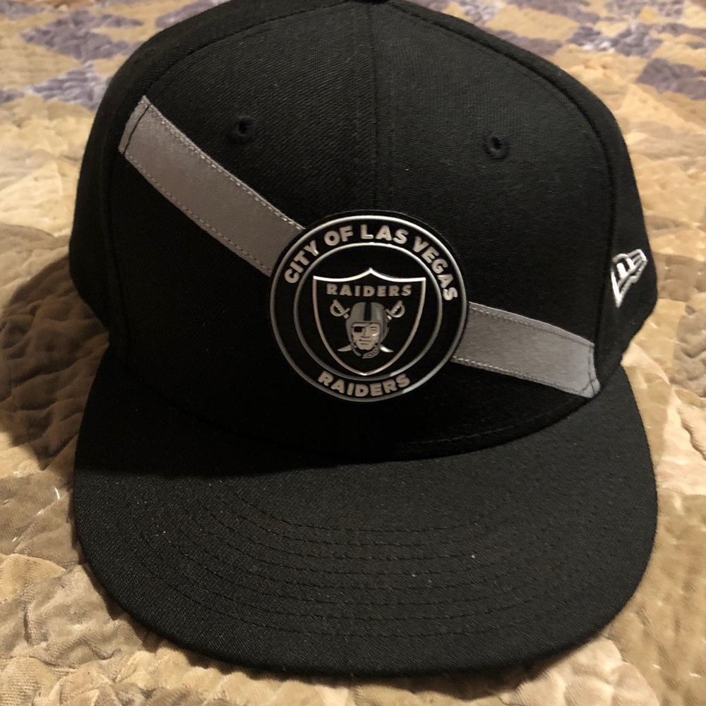 New Era Las Vegas Raiders Black and Silver Patch Snapback Hat